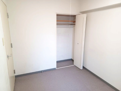 ライオンズマンション東松山の洋室|西側洋室（クローゼット）