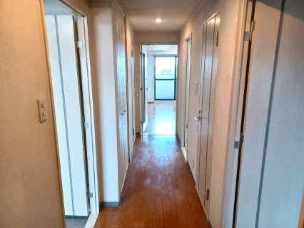 ライオンズマンション東松山の玄関|玄関から廊下