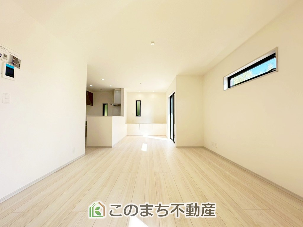 いろどりアイタウン宇都宮市岩曽町24-P1の居間・リビング|時間のゆとりと空間、暖かな陽光がもたらす光と風を独占してください。新しい暮らしが始まります。
