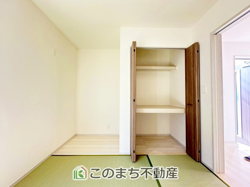 いろどりアイタウン宇都宮市岩曽町24-P1の収納|和室の収納スペースは中棚が付いてますので、お布団をしまうのに最適です♪
