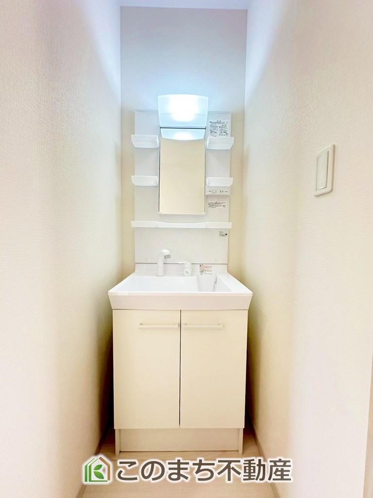 いろどりアイタウン宇都宮市岩曽町24-P1の独立洗面台|２階にも洗面台完備しております！
