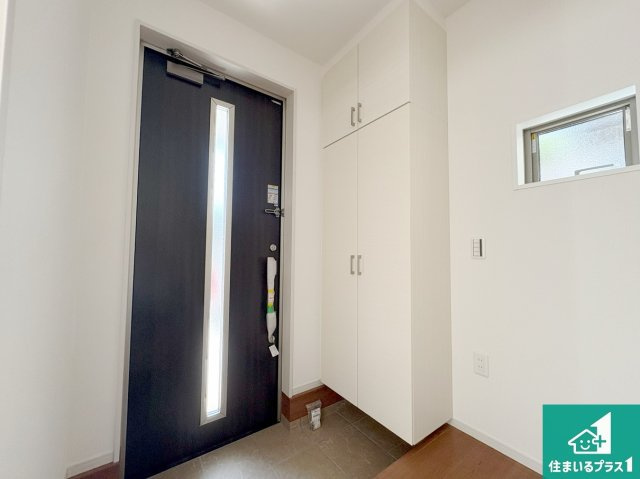 守山市下之郷　第1期　新築一戸建ての玄関|シューズボックスにはたくさんの靴が収納できるので玄関周りはいつもスッキリ！ご家族が増えても安心！