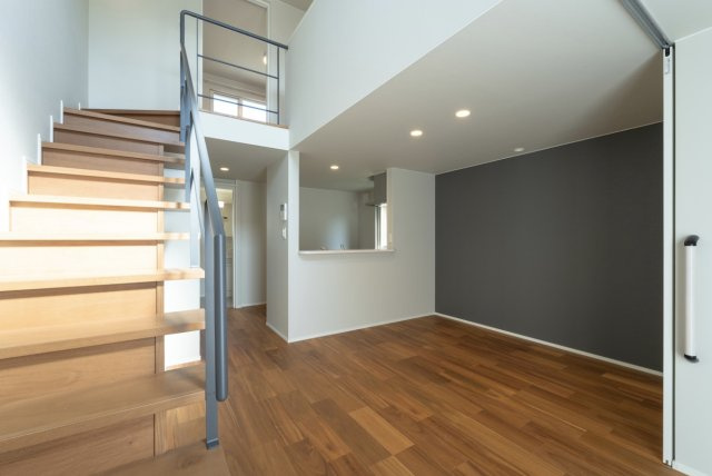 八戸市大字大久保字下大久保の居間・リビング