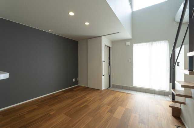 八戸市大字大久保字下大久保の居間・リビング