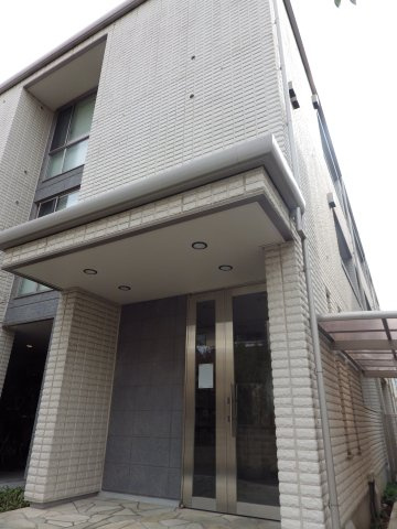 ツインテラス春日1のエントランス