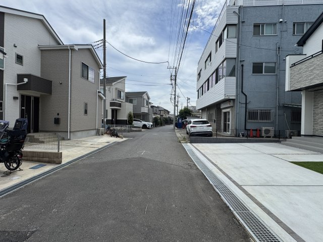松戸市松戸新築戸建（松戸28期）の前面道路含む現地写真|南側前面道路・幅員約5ｍ