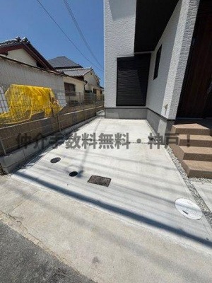 【駐車場】 | 神戸市垂水区中道5丁目　新築戸建2号棟　仲介手数料無料！ | 車をお持ちの方に嬉しい駐車場付きの物件です