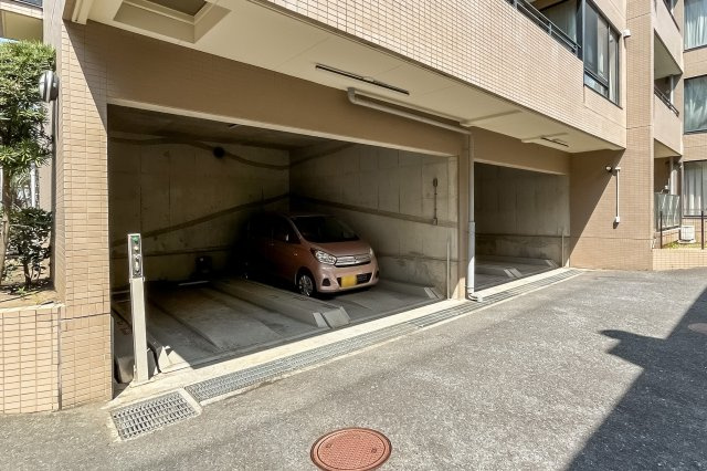 エクセラージュ片瀬江ノ島の駐車場