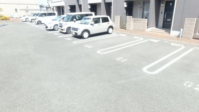 シャーメゾン・サウス加古川の駐車場