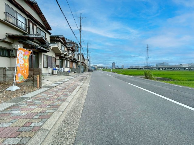 鶏冠井町沢ノ東　2階建てプラン　建築条件付き土地の前面道路含む現地写真|【前道】