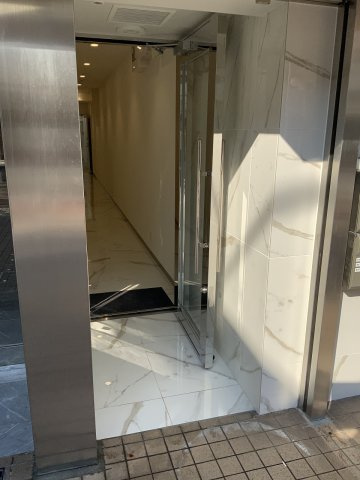 セザール大森山王のエントランス