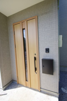 【玄関】 | 【仲介手数料無料！！】稲城市平尾2丁目　新築戸建て（全2棟）1号棟　4899万円