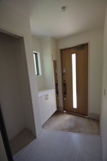 【玄関】 | 【仲介手数料無料！！】稲城市平尾2丁目　新築戸建て（全2棟）1号棟　4899万円