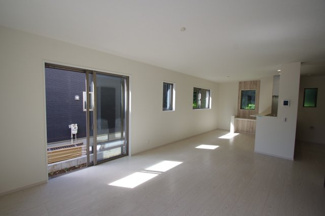 【居間・リビング】 | 【仲介手数料無料！！】稲城市平尾2丁目　新築戸建て（全2棟）1号棟　4899万円