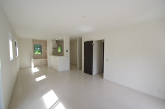 【居間・リビング】 | 【仲介手数料無料！！】稲城市平尾2丁目　新築戸建て（全2棟）1号棟　4899万円