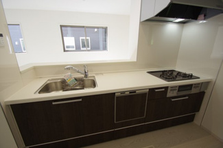 【キッチン】 | 【仲介手数料無料！！】稲城市平尾2丁目　新築戸建て（全2棟）1号棟　4899万円