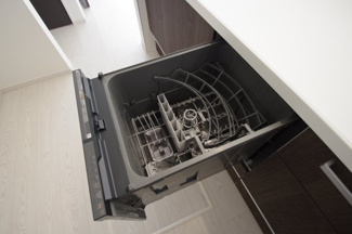 【キッチン】 | 【仲介手数料無料！！】稲城市平尾2丁目　新築戸建て（全2棟）1号棟　4899万円 | ビルトイン食洗機