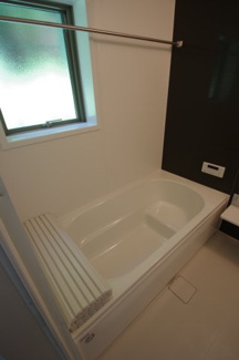 【浴室】 | 【仲介手数料無料！！】稲城市平尾2丁目　新築戸建て（全2棟）1号棟　4899万円