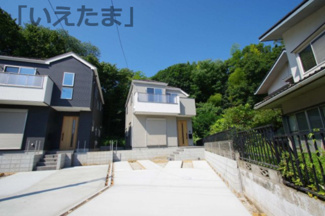 【前面道路含む現地写真】 | 【仲介手数料無料！！】稲城市平尾2丁目　新築戸建て（全2棟）1号棟　4899万円
