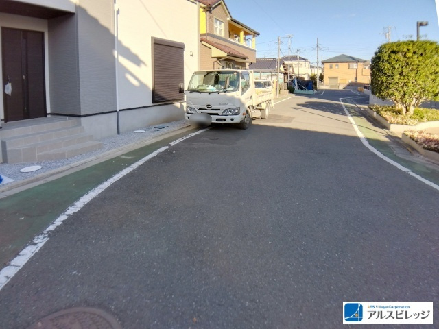 新築／富士見市鶴瀬東7期の前面道路含む現地写真|前面道路約6mにつき駐車もラクラク！