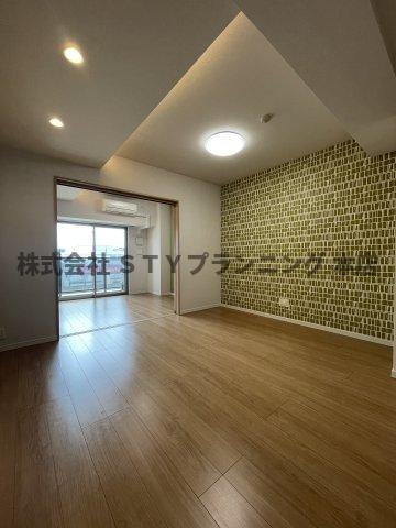 仲介手数料0円グランルクレ新栄イーストの居間・リビング