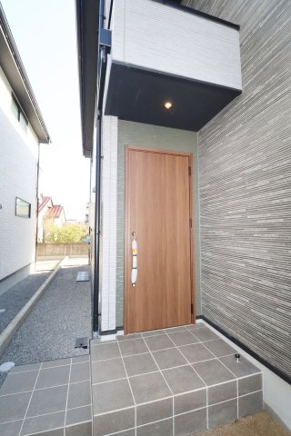 郡山市静西１丁目　　　  １号棟　　　大成小学校、郡山第７中学区　の玄関