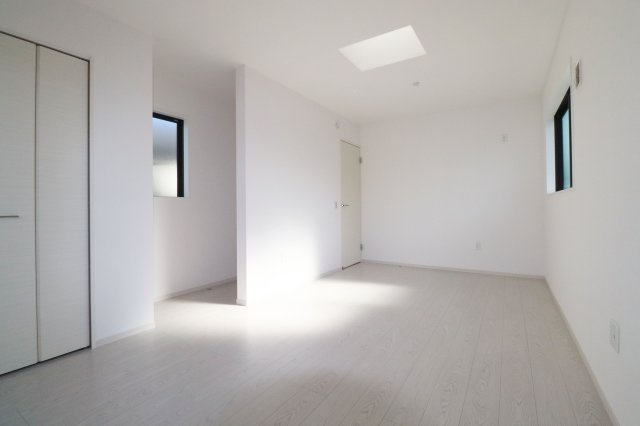 郡山市静西１丁目　　　  １号棟　　　大成小学校、郡山第７中学区　の内装|明かりとり窓