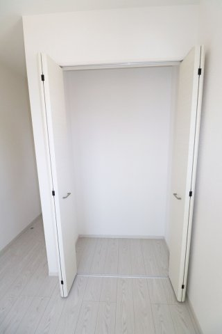 郡山市静西１丁目　　　  １号棟　　　大成小学校、郡山第７中学区　の洋室