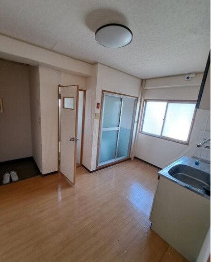 三山マンションの玄関