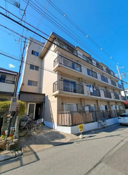 三山マンションの外観