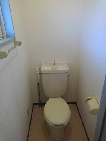 フラワーハイツ一条（Ａ）のトイレ|シンプルで使いやすいトイレです