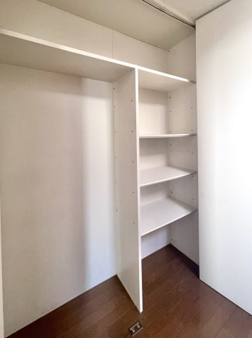 【中古戸建】前橋市青柳町の収納|■収納｜お洋服はもちろん、使う頻度の少ない家具や小物・場所を取りがちな旅行用のスーツケースなどもしまえます。また、厚手のコートをしまっても充分な広さを堪能できるプランです♪