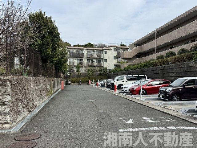 鎌倉七里ガ浜パーク・ホームズの駐車場|駐車スペースもあります