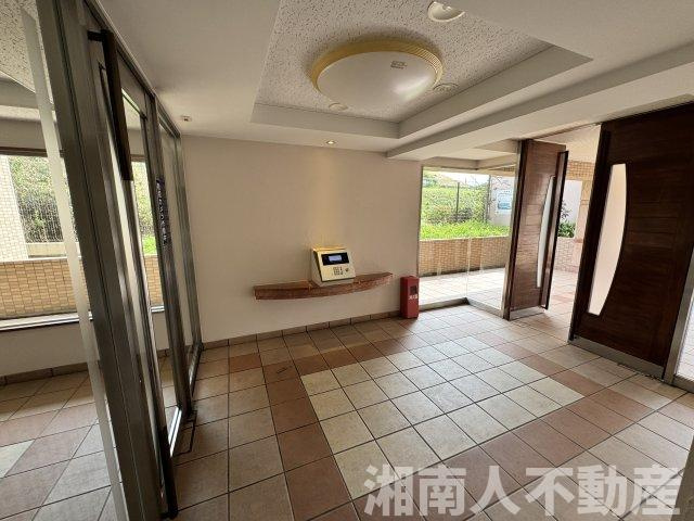 鎌倉七里ガ浜パーク・ホームズのエントランス|清潔なエントランスです