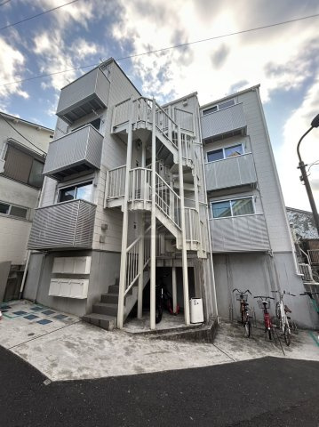 新宿区四谷４丁目のアパートの外観