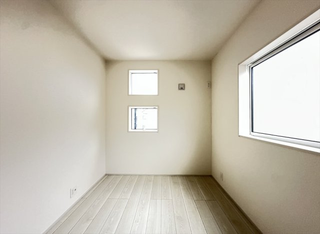 【洋室】 | 新座市東2丁目　新築一戸建住宅　全14棟　(志木本店) | 北側洋室4.3帖