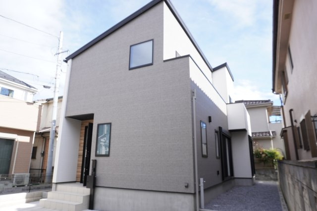 越谷市赤山町3丁目 築浅戸建の外観