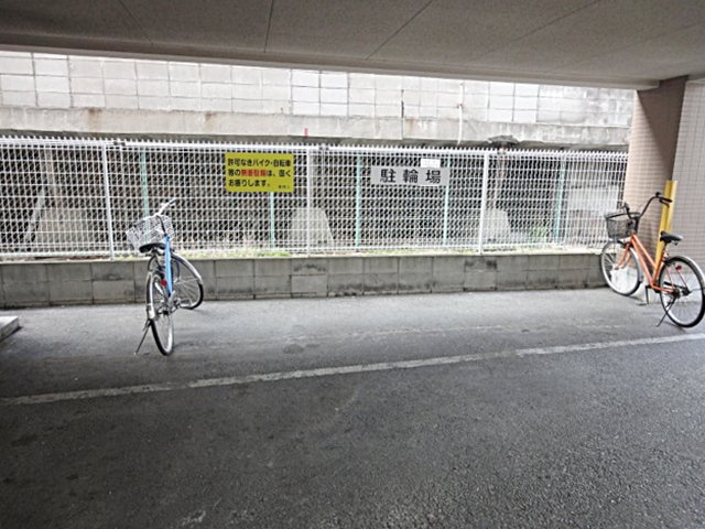 グランディール１の駐車場|カースペースがあります