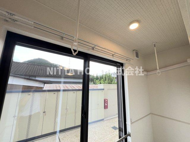 フェリスＣのバルコニー|日当たりの良い１．５帖のサンルーム付き＊