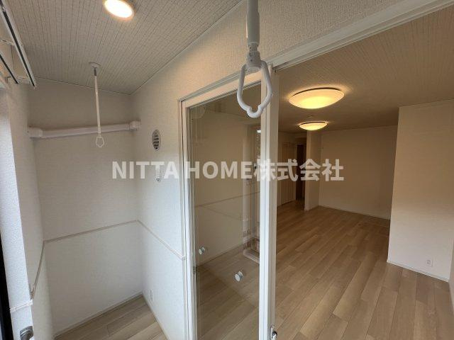 フェリスＣのバルコニー|室内物干し設置済みです(^。^)