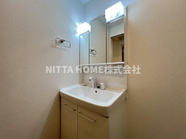 フェリスＣの洗面所|独立洗髪洗面台が付いています＊