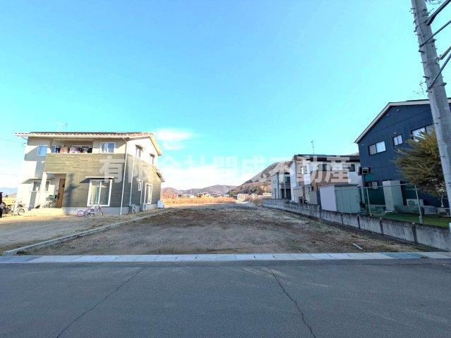 川入売地の前面道路含む現地写真|７０坪以上あり駐車もラクラク