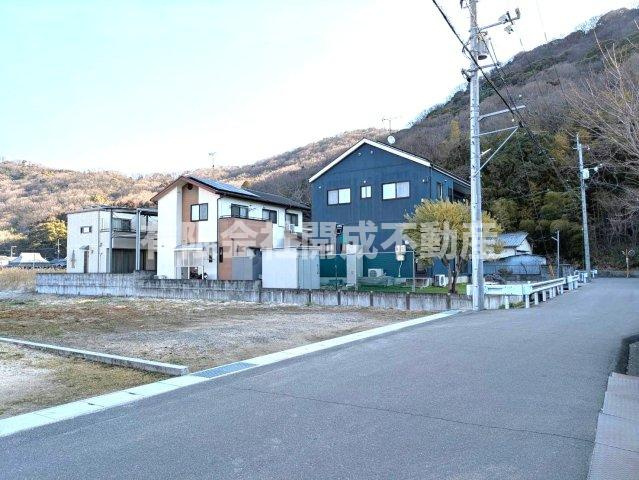 川入売地の前面道路含む現地写真