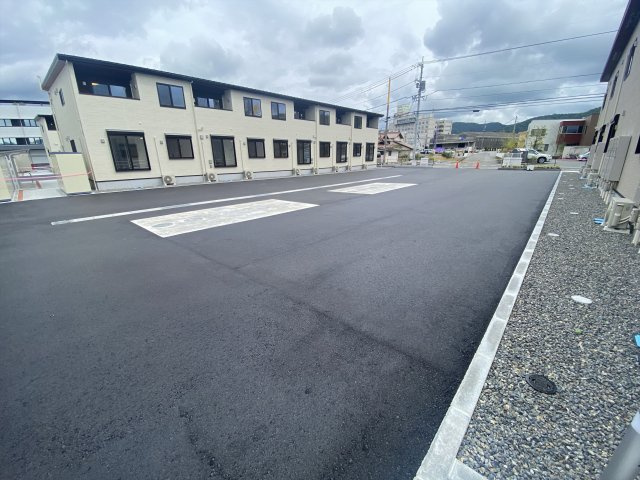 ファミリアメゾン　Ⅲの駐車場