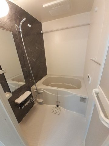 ドエル　Ｆ・Ｔ・Ｋ　Ⅵ番館の浴室|落ち着いた空間のお風呂です