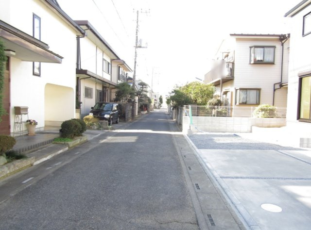 越谷市弥栄町2丁目 新築分譲住宅の前面道路含む現地写真