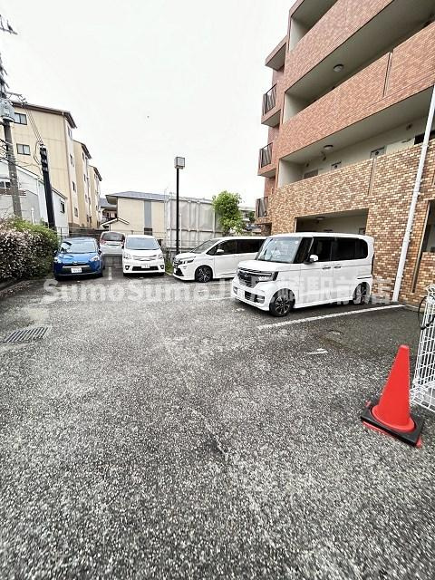 パール北浦の駐車場|車をお持ちの方に嬉しい駐車場付きの物件です