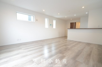 【居間・リビング】 | 座間市立野台2丁目 新築戸建て　全3棟【仲介手数料無料】 | 海老名市を中心に地域密着で営業♪不動産のことなら「大樹不動産」へ