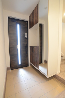 【玄関】 | 座間市立野台2丁目 新築戸建て　全3棟【仲介手数料無料】