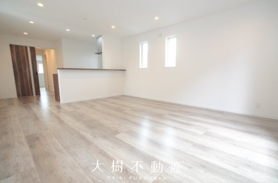 【居間・リビング】 | 座間市立野台2丁目 新築戸建て　全3棟【仲介手数料無料】 | □■当社なら諸費用を最大限削減できます■□